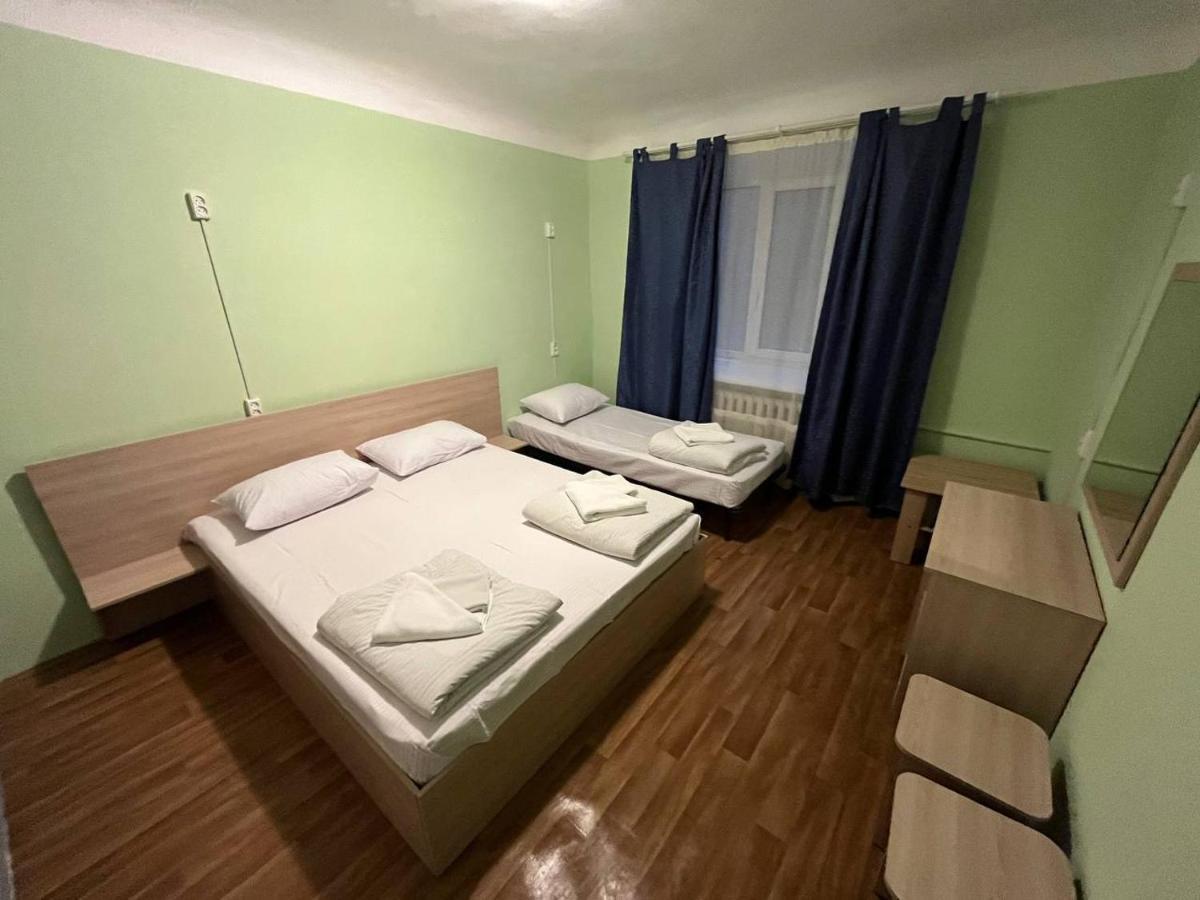 Fox Hostel Kiev Esterno foto
