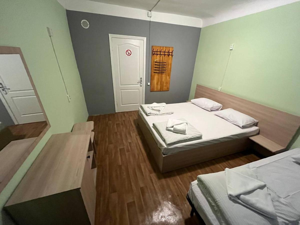 Fox Hostel Kiev Esterno foto