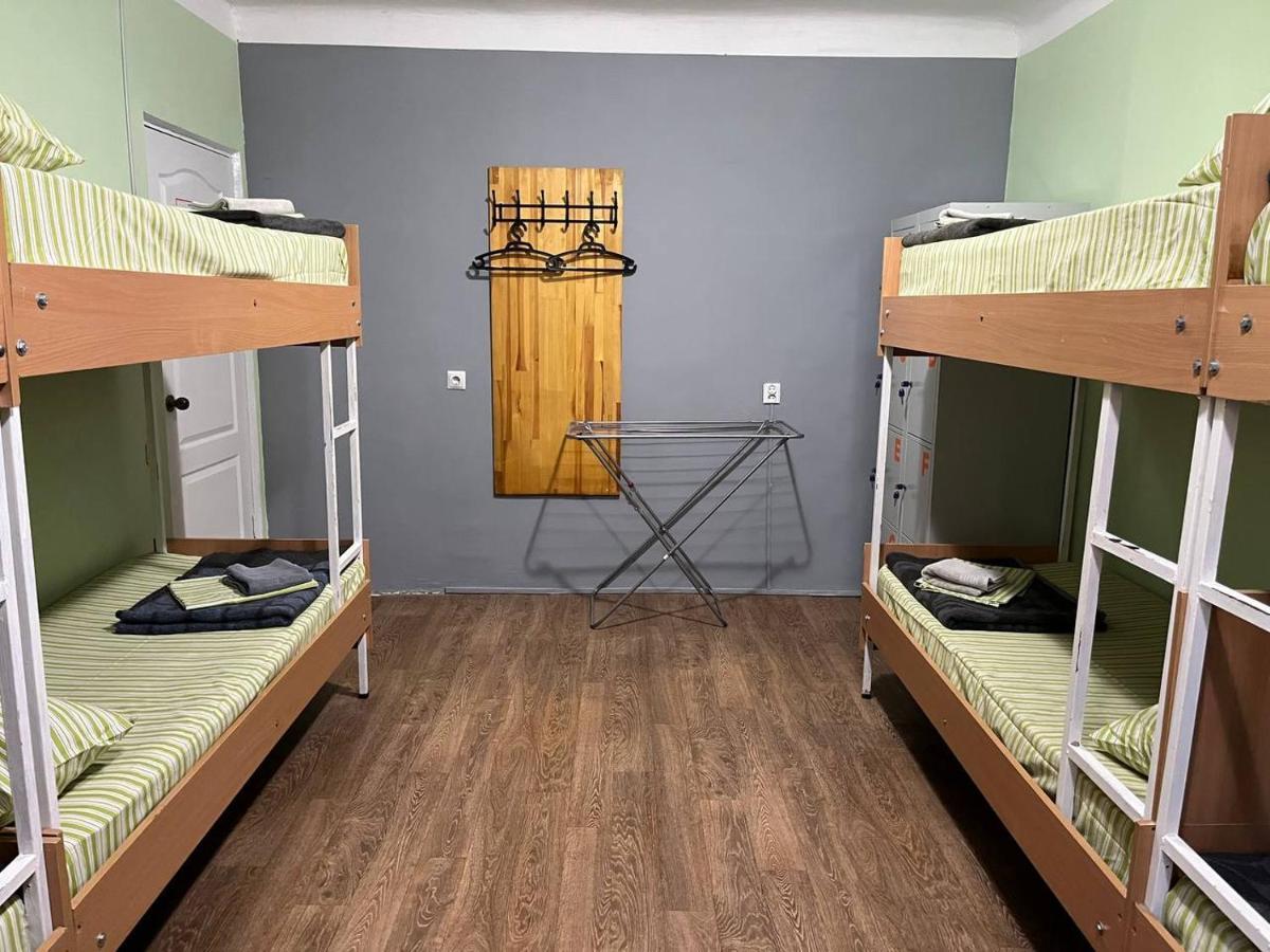 Fox Hostel Kiev Esterno foto