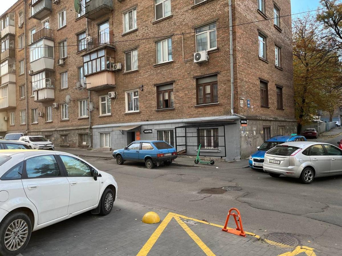 Fox Hostel Kiev Esterno foto