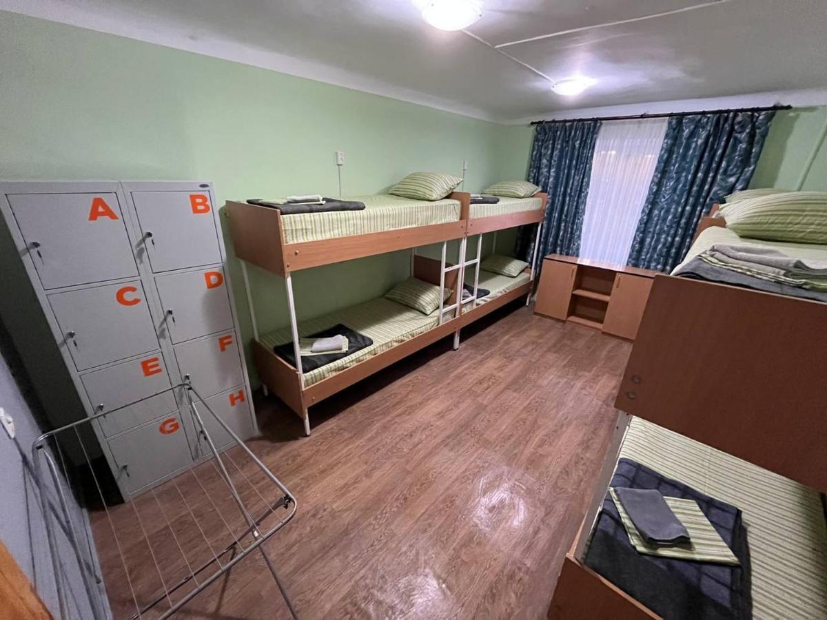 Fox Hostel Kiev Esterno foto