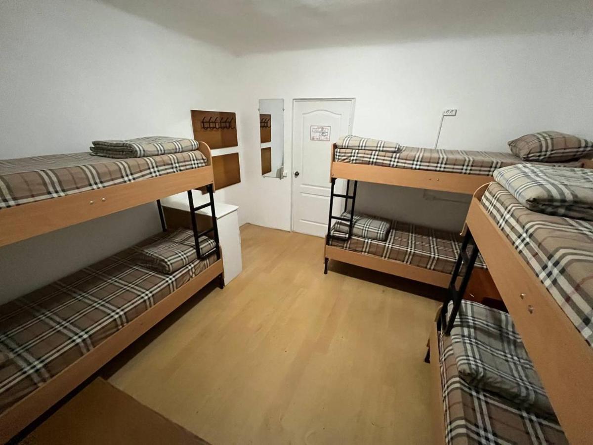 Fox Hostel Kiev Esterno foto